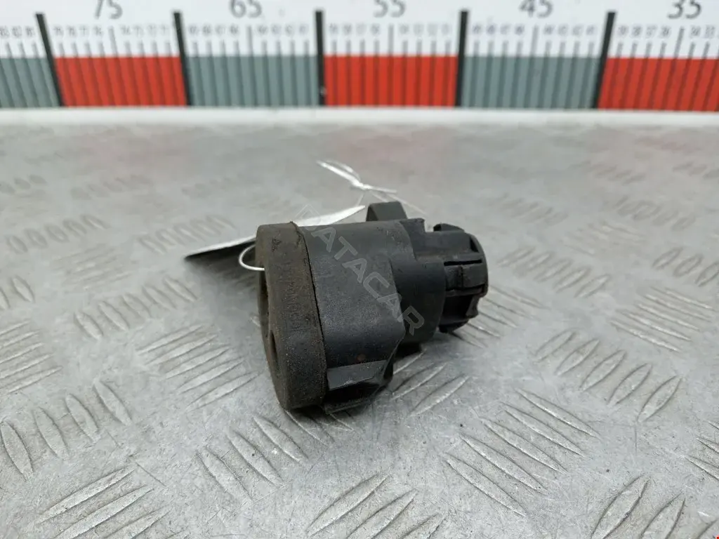 Кронштейн радиатора AV618125GB