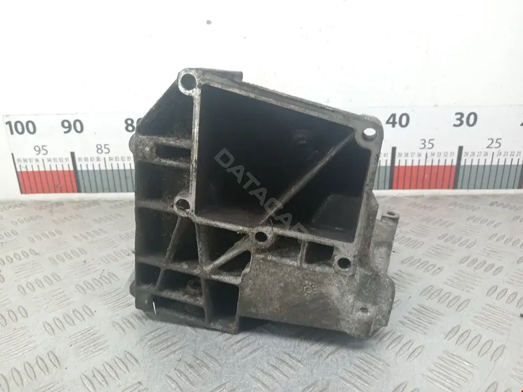 Кронштейн компрессора кондиционера A1042360130