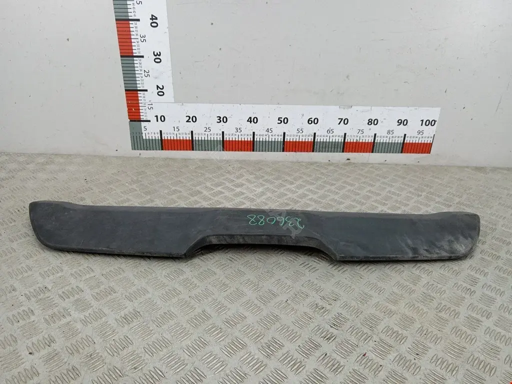 Накладка бампера 00X13086, 100A12874, 1AHC10N0R