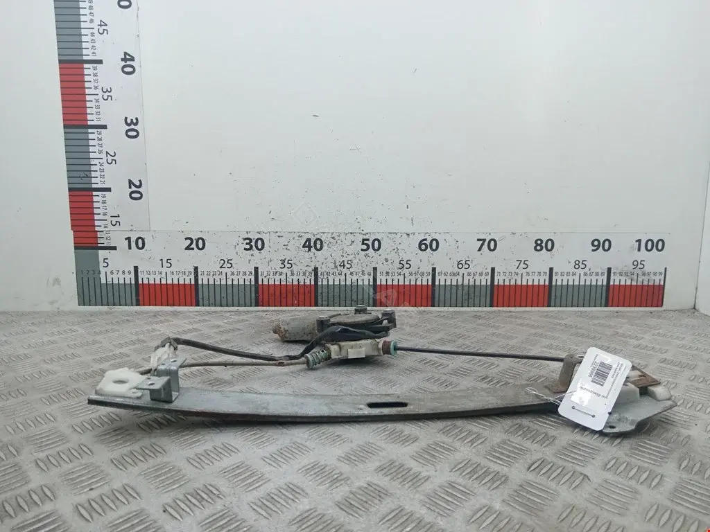 Стеклоподъемник MR215437