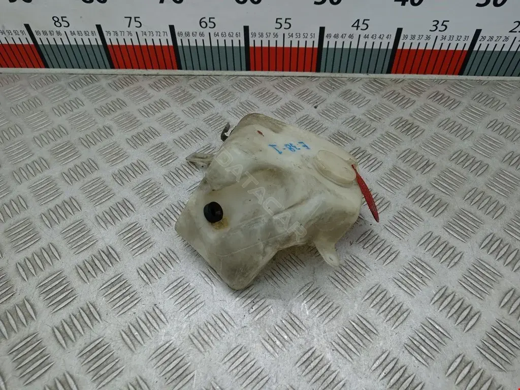Бачок омывателя 8352898, 8352899