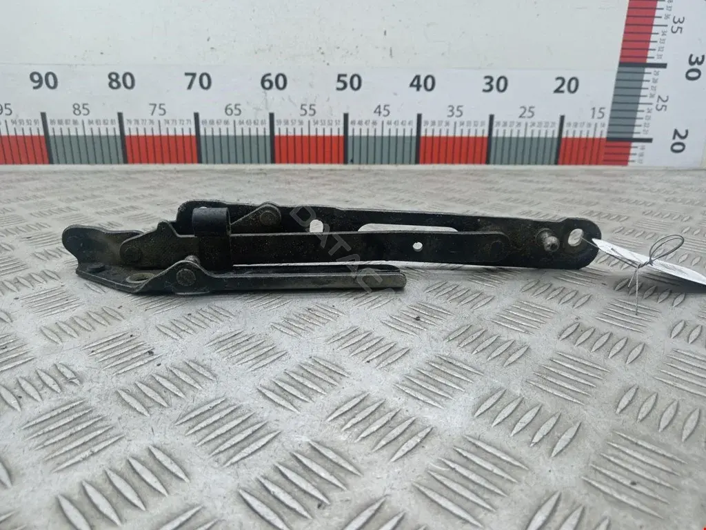 Петля крышки багажника 41628119164