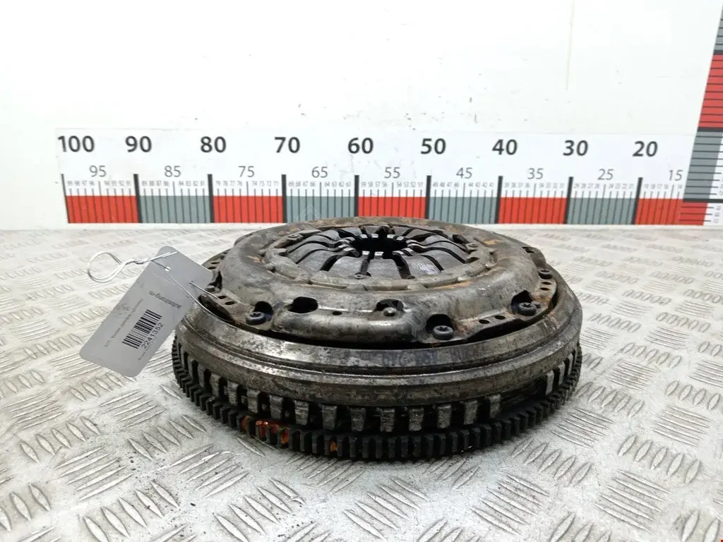 Маховик 8200447575