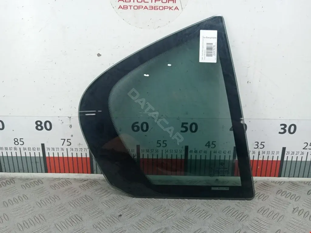 Форточка задняя правая 2247676