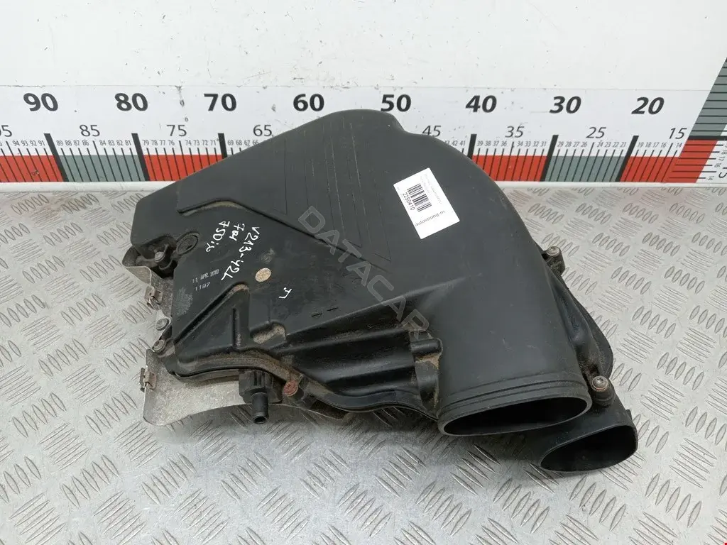 Корпус воздушного фильтра 13717577467