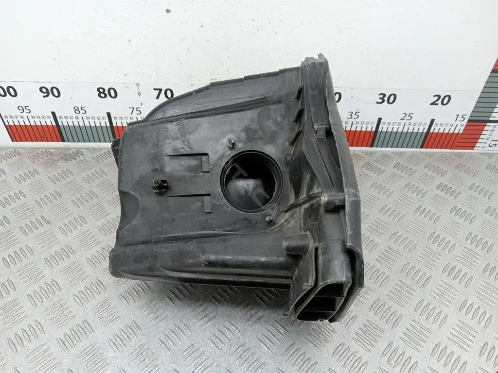 Корпус воздушного фильтра 13717508710, 7508710