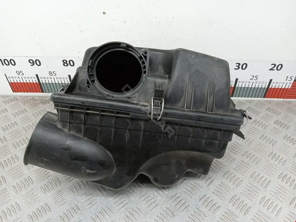 Корпус воздушного фильтра 13717792416, 6575526