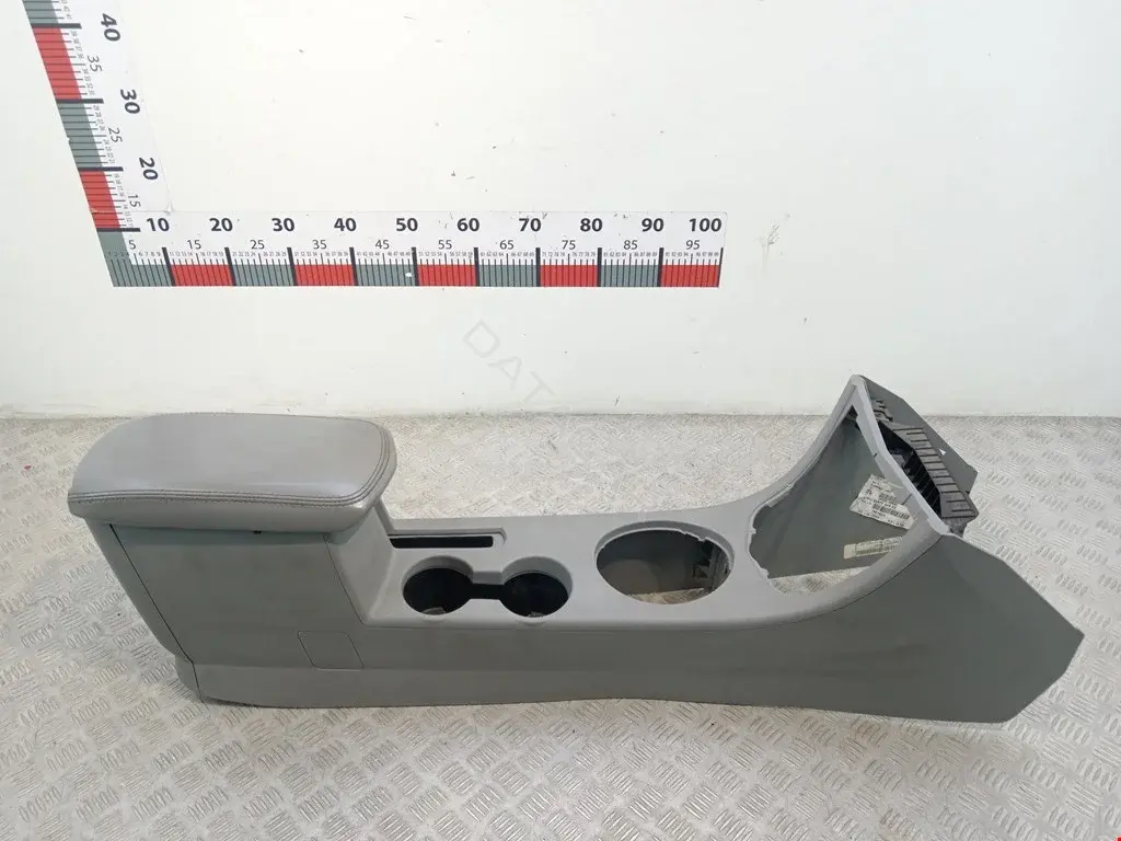 Подлокотник 1GM731DBAA