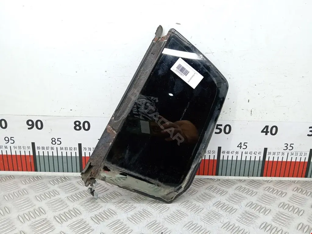 Форточка задняя левая 2250901