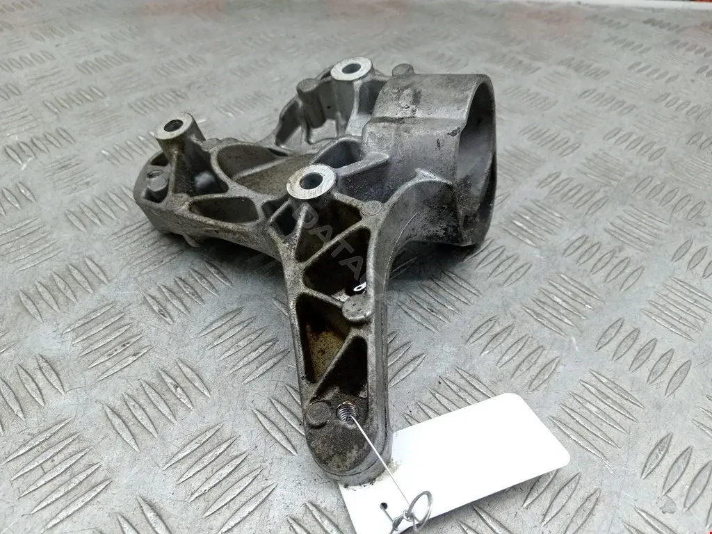 Кронштейн компрессора кондиционера 1K0260885B, BOR1K0260885B