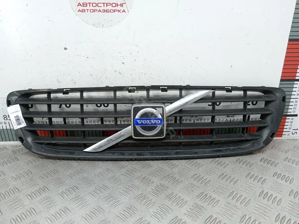 Решетка радиатора 30744915
