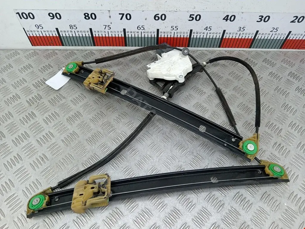 Стеклоподъемник 4G0837461