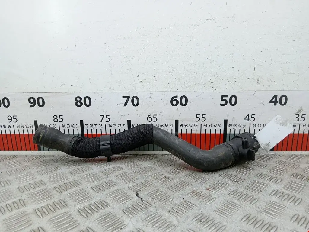 Патрубки системы охлаждения 4G0121049AF