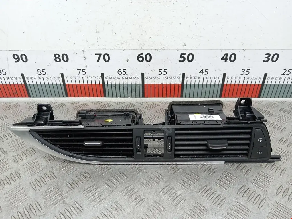 Дефлектор обдува салона 4G2820951