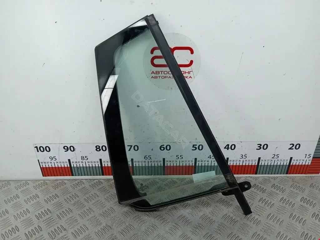 Форточка задняя правая 510845214D
