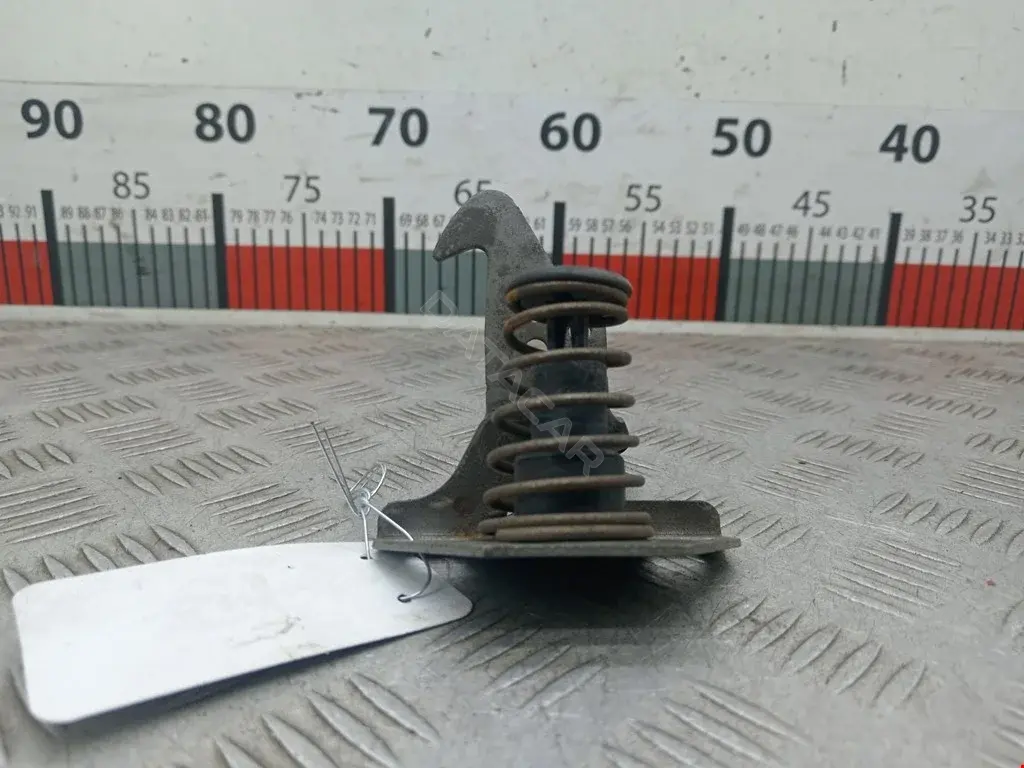 Замок капота 51237034256