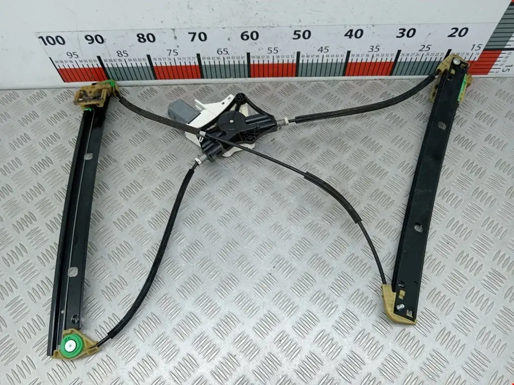 Стеклоподъемник 4G0837461