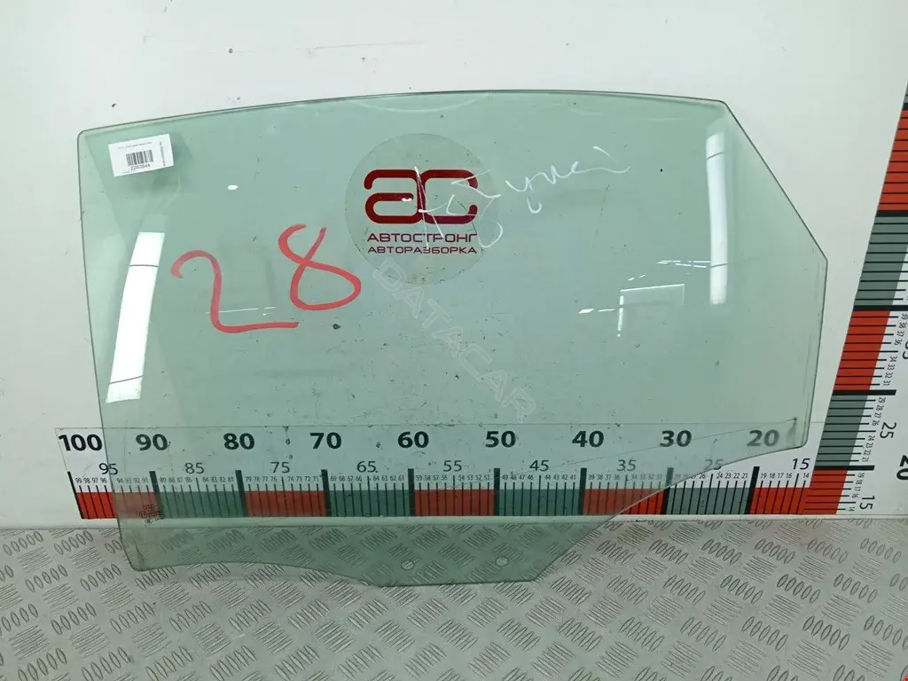 Стекло двери 4G5845205