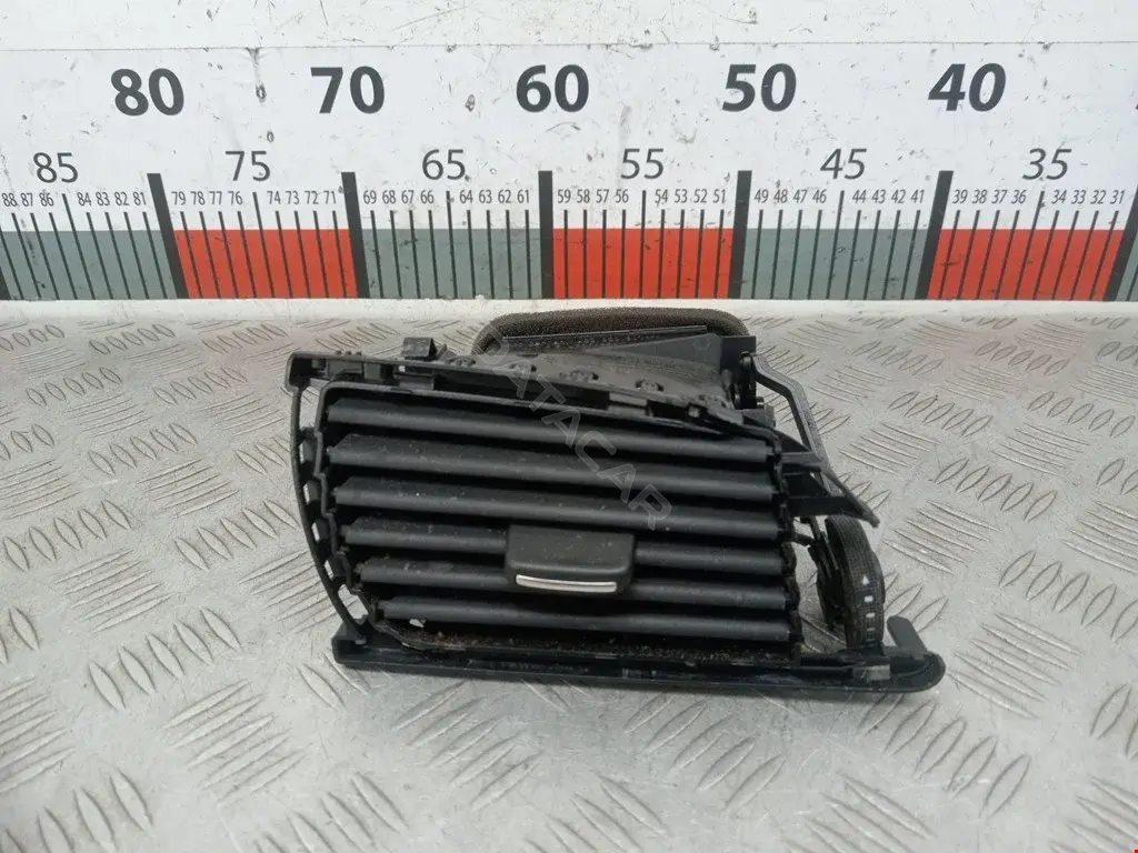 Дефлектор обдува салона 4G2820901