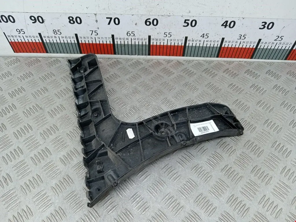 Кронштейн-направляющая бампера 4G5807453B