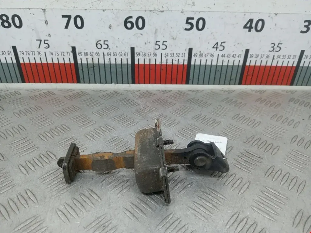 Ограничитель двери A1637300116