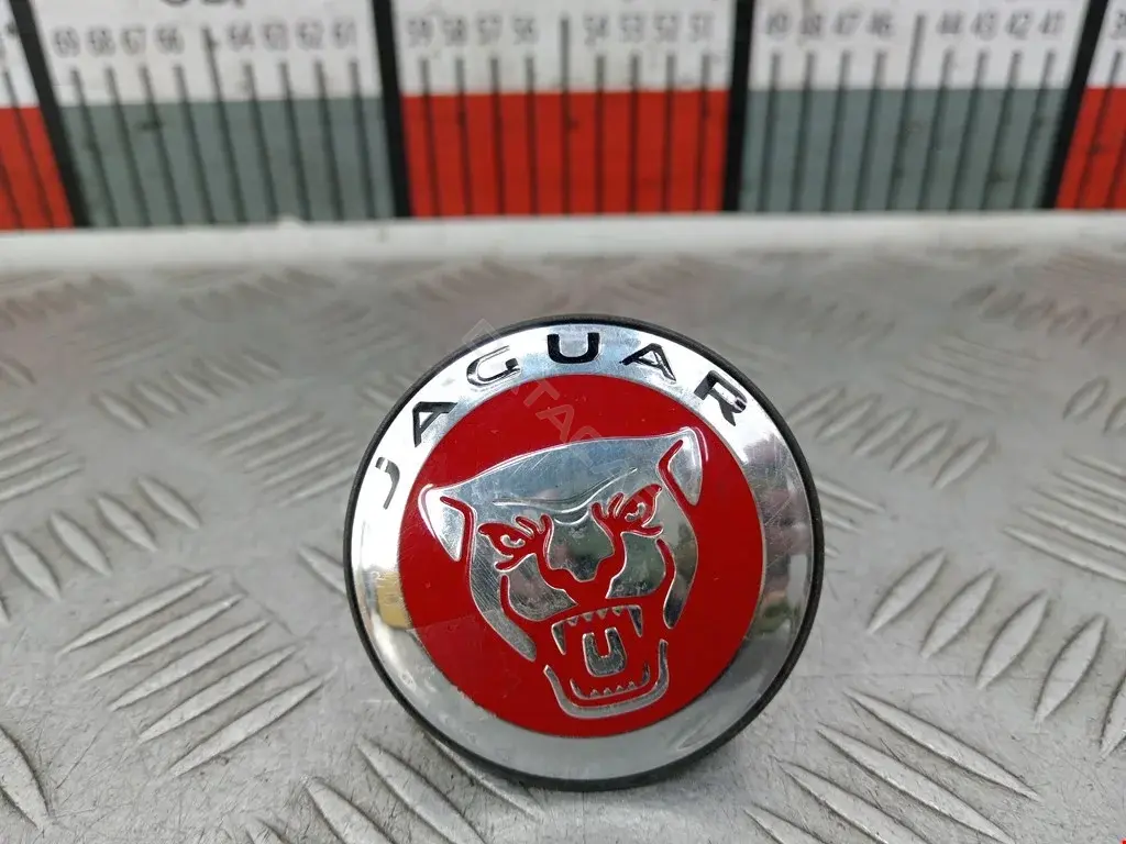 Колпаки на колеса 8W931A096AD