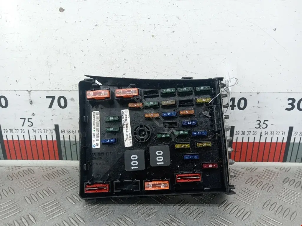 Блок предохранителей 3C0937125, 3C0937125A, 63592777