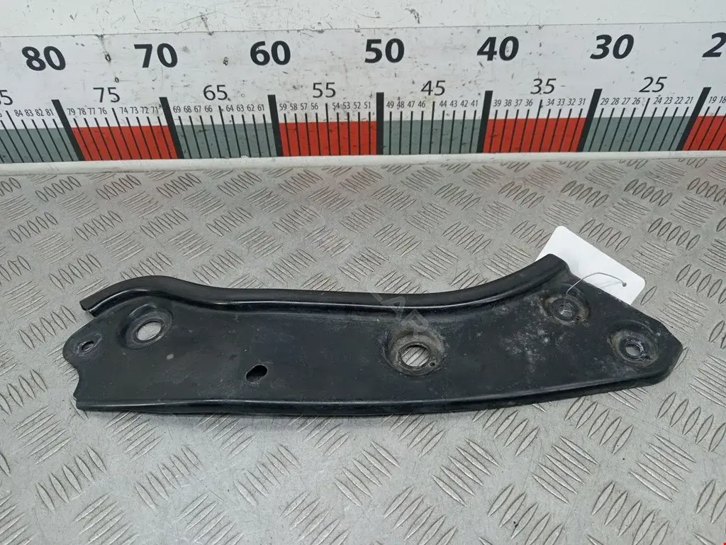 Кронштейн фары 1T0805931