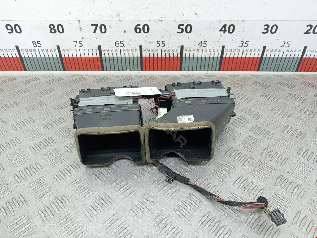 Дефлектор обдува салона 16828110, 64229166887