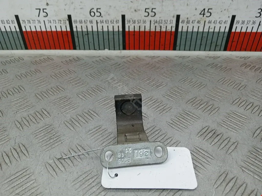 Петля крышки багажника 1J9827301