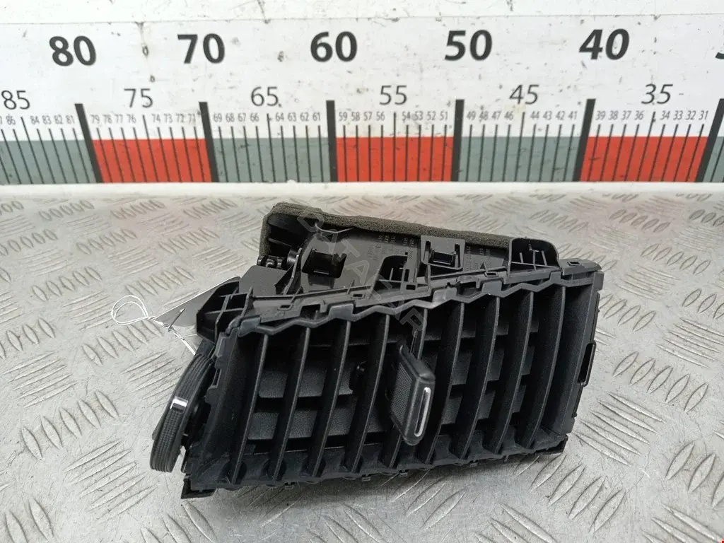Дефлектор обдува салона 687511CA0B, 68751CA1
