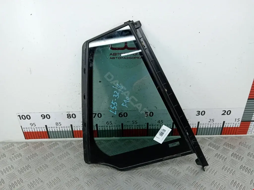 Форточка задняя правая 2275045