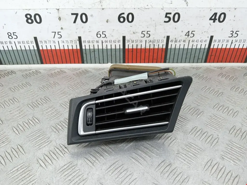 Дефлектор обдува салона 64229115857, 9115857