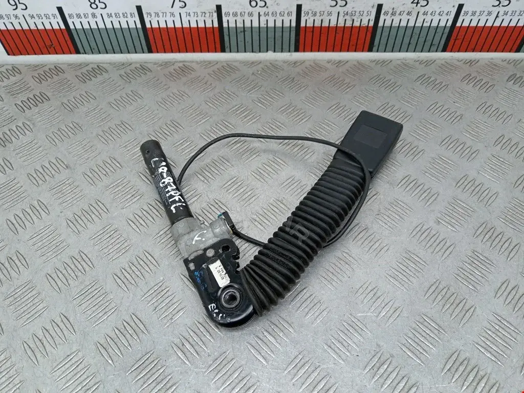 Замок ремня безопасности 561273502D