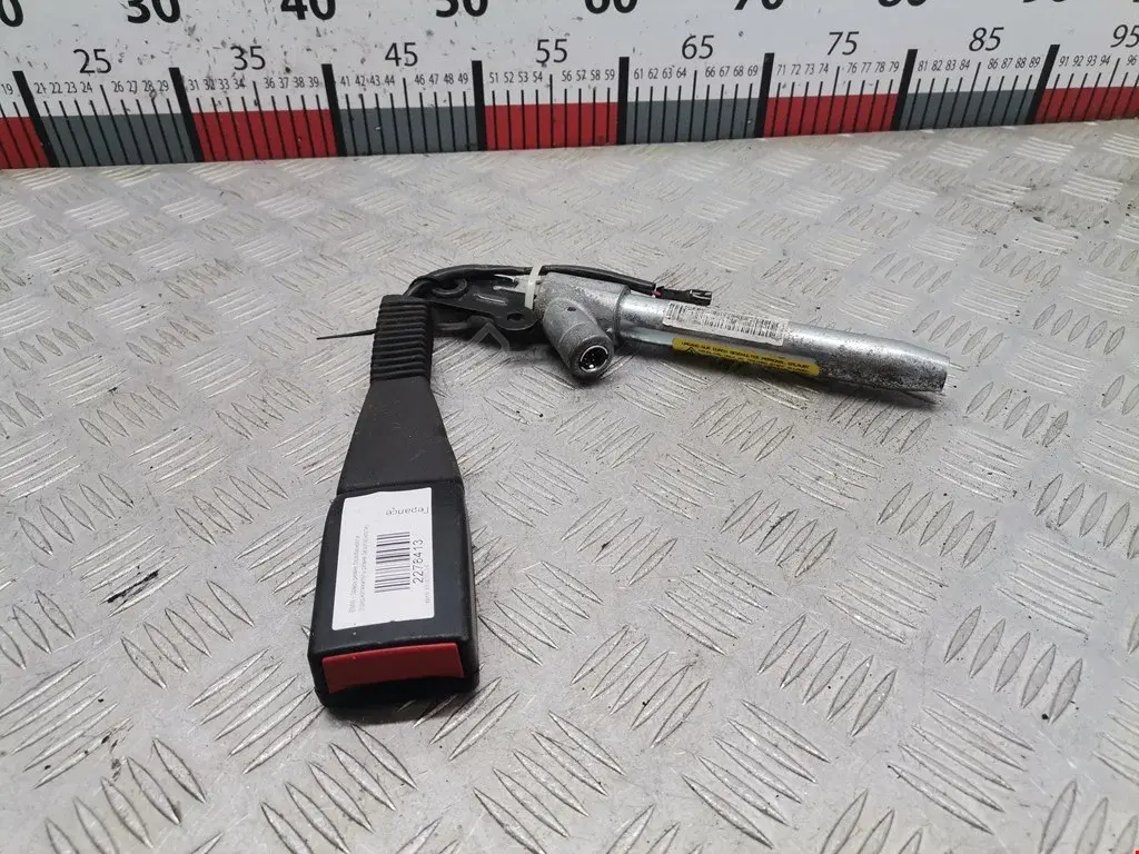 Замок ремня безопасности 52204185747