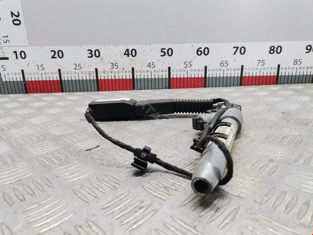 Замок ремня безопасности 52204185747