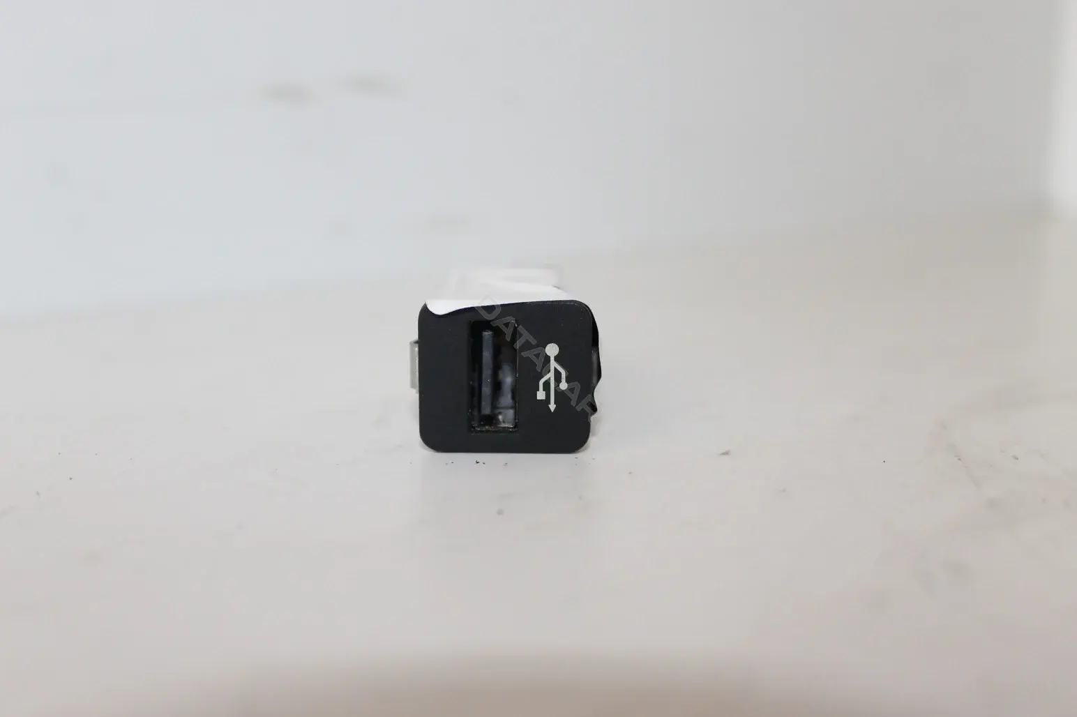 Разъем AUX / USB 61316986791