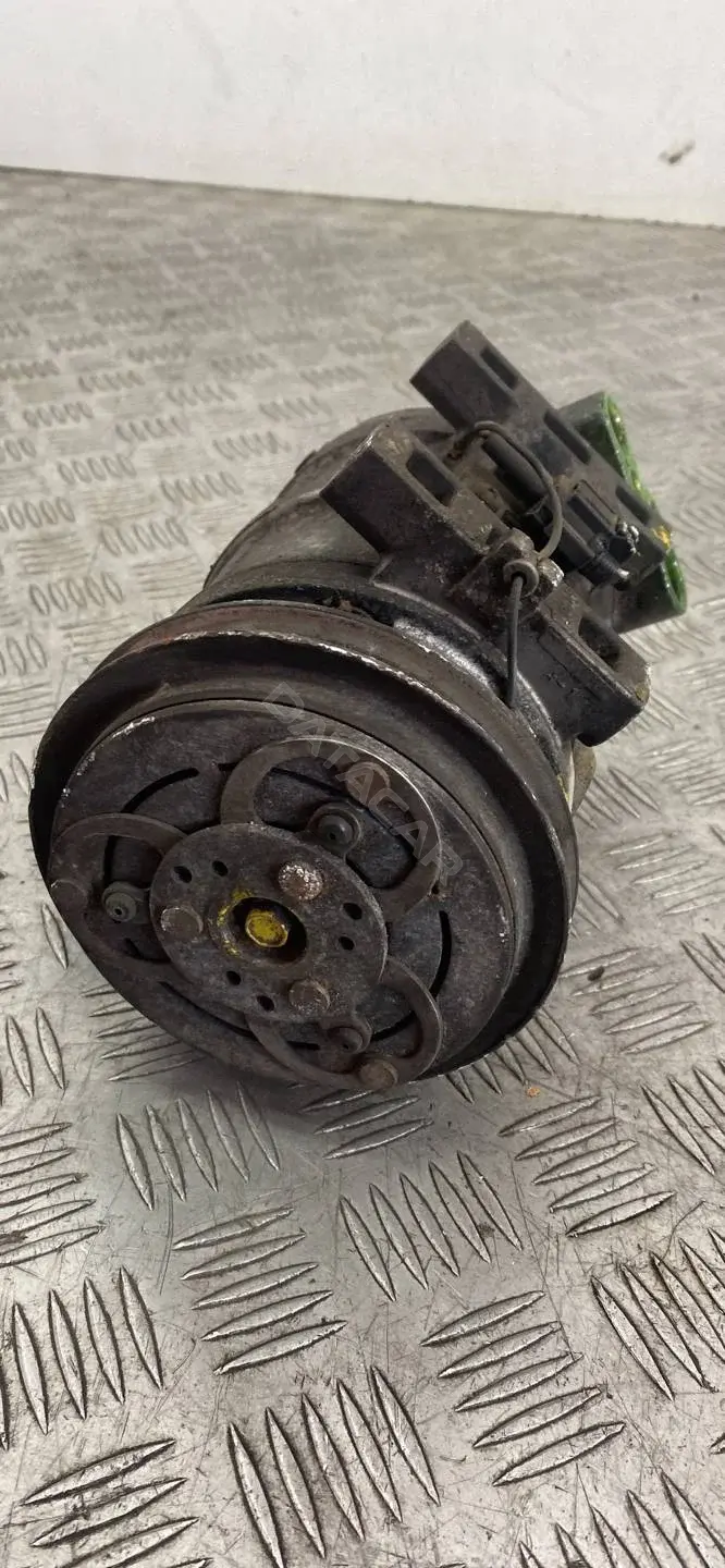 Компрессор кондиционера 92600EB40C