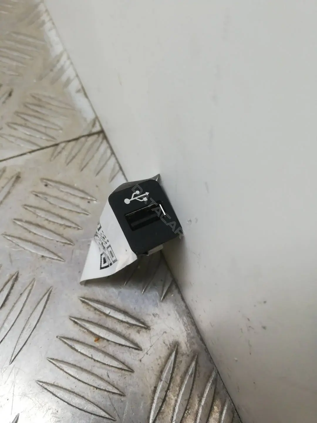 Разъем AUX / USB 84109237656, 9237656
