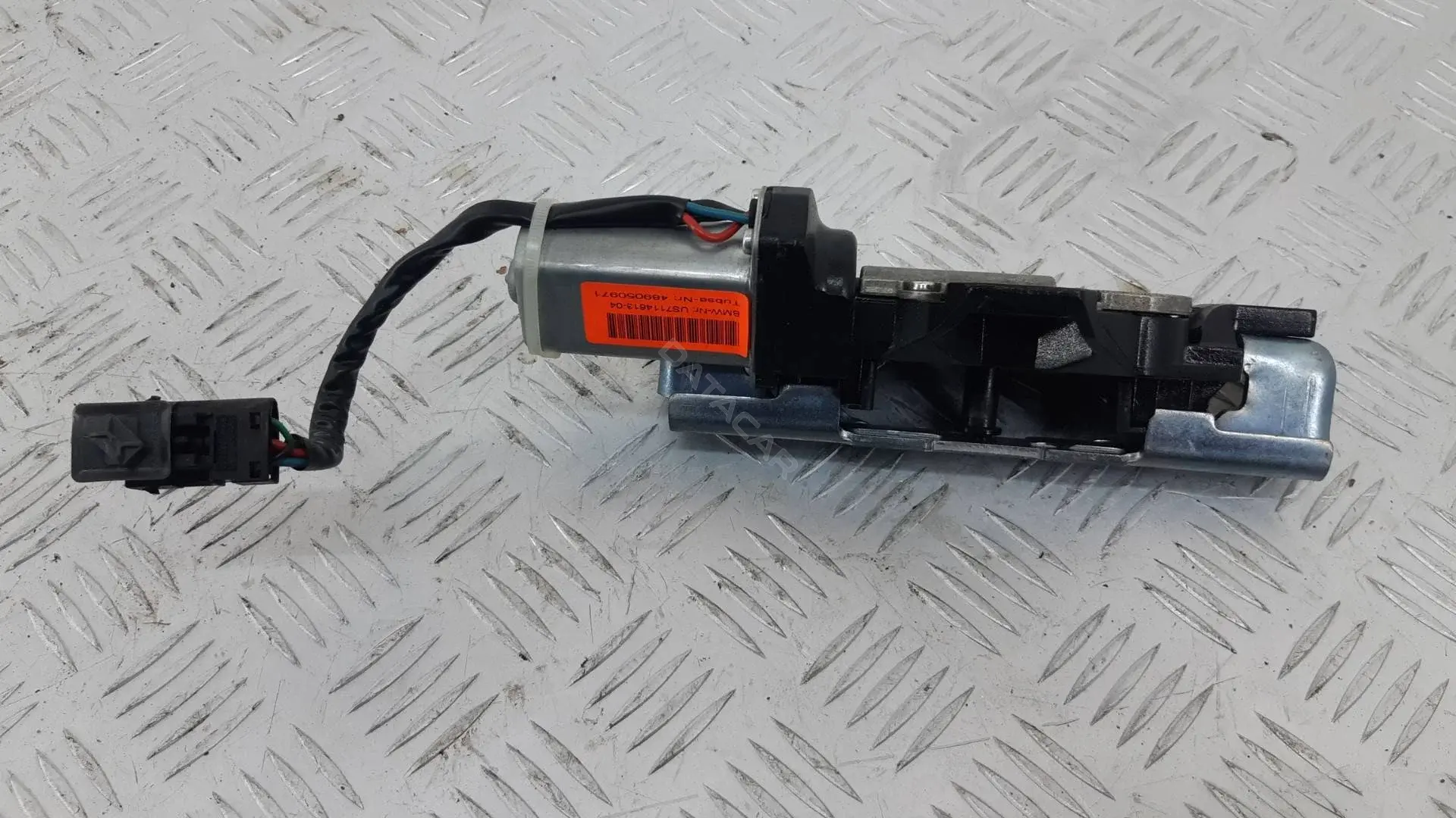 Замок крышки багажника 67107114613, 7114613
