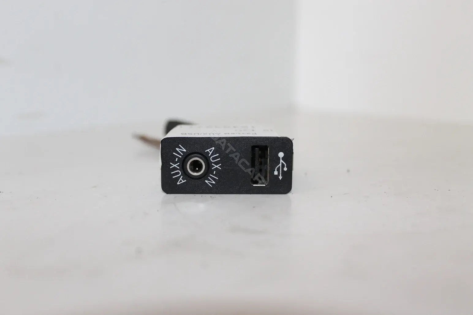Разъем AUX / USB 84109229246