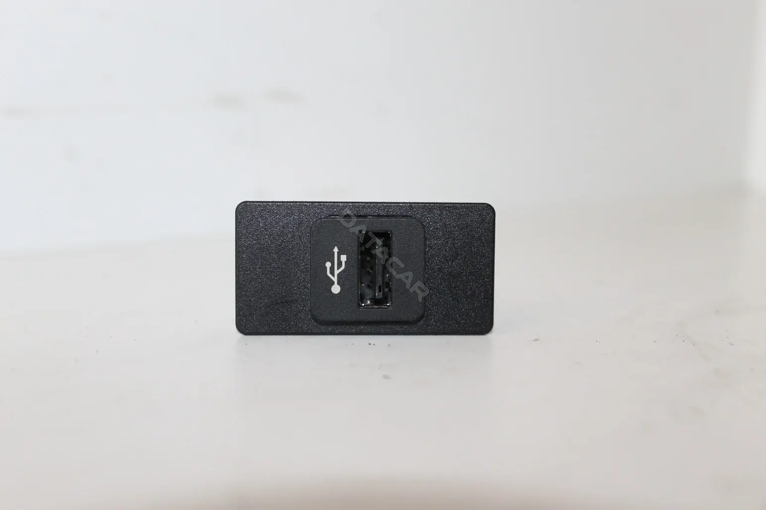 Разъем AUX / USB 61316986791