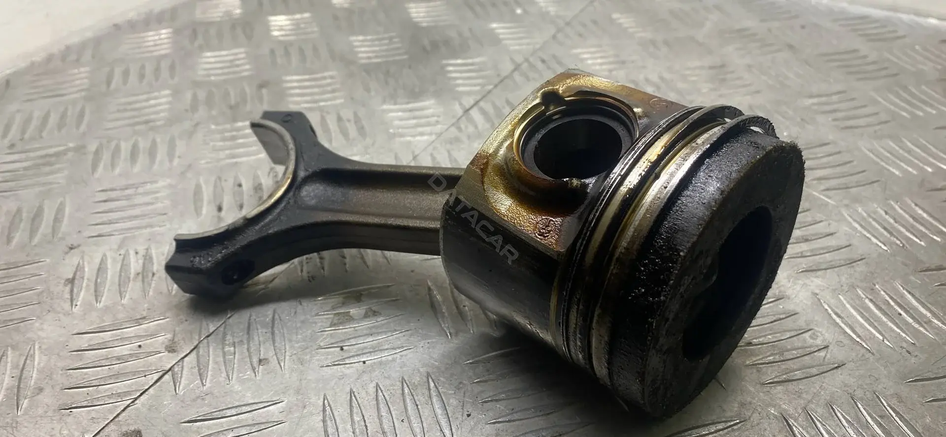 Поршень двигателя 7624408