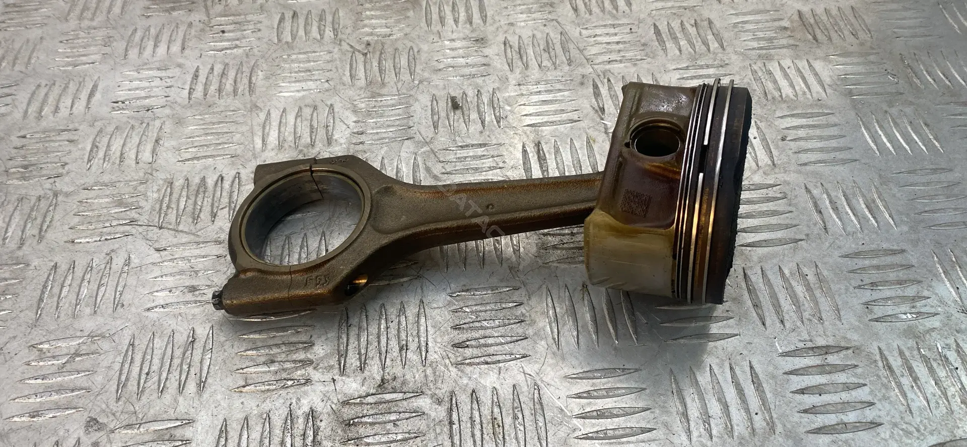 Поршень двигателя N54B30A