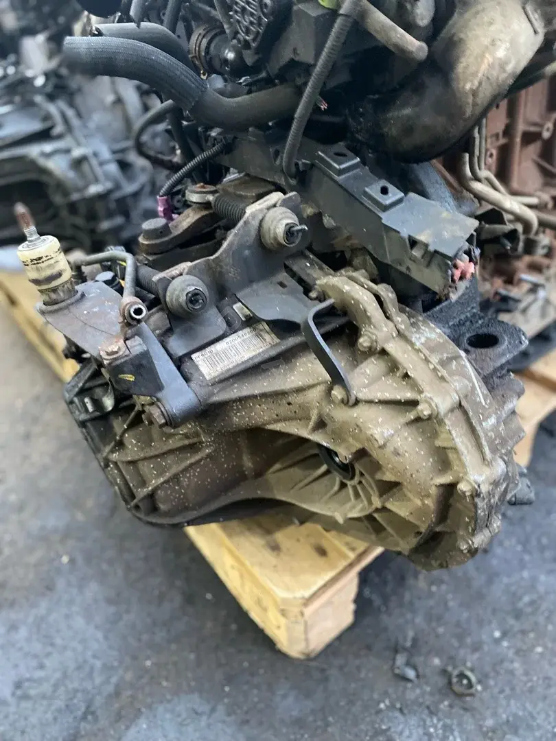 Механическая коробка передач (МКПП) 8200546200, M9R780, M9R782