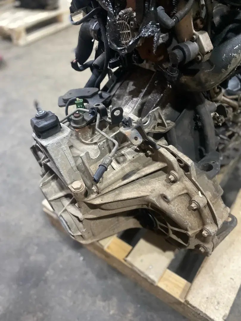 Механическая коробка передач (МКПП) 8200726839, M9R700