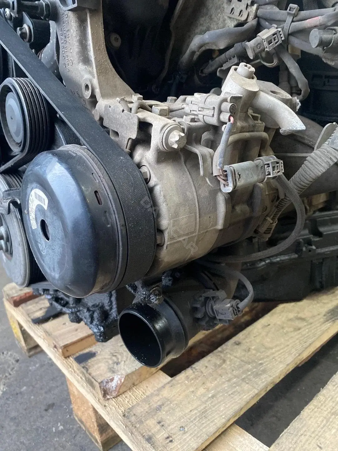 Компрессор кондиционера 6SBU16C, A0008302700