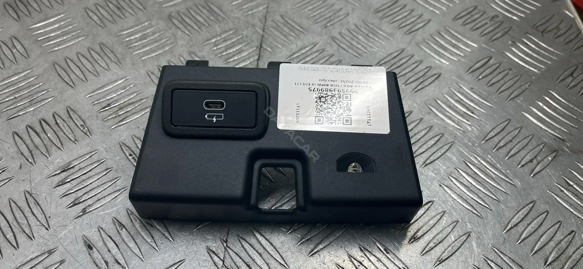 Разъем AUX / USB 5B51C70, 84105B51C70