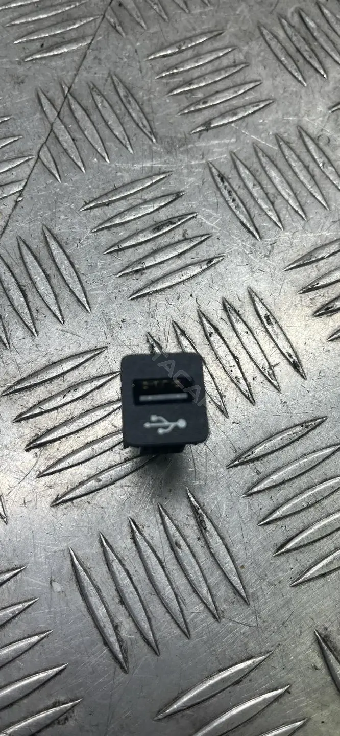 Разъем AUX / USB 84109229294, 9229294