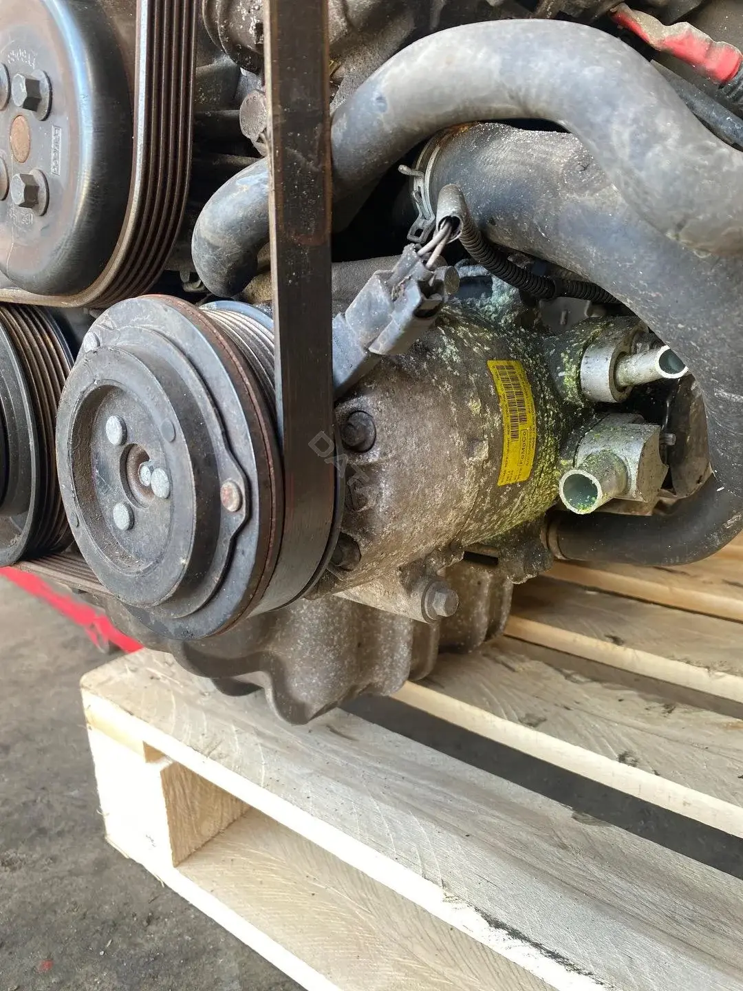 Компрессор кондиционера AV11-19D629-BA